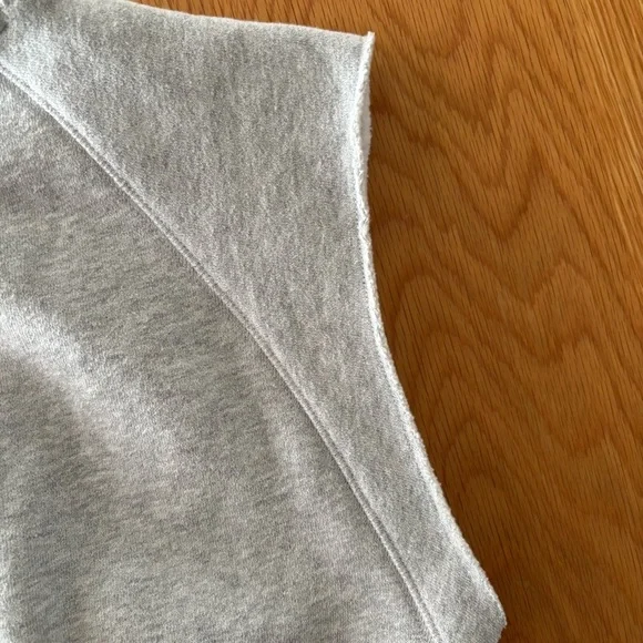 TNA Cozy Fleece Cropped Sleeveless Sweatshirt Gray Women’s XS/XXS Aritzia - Picture 8 of 8